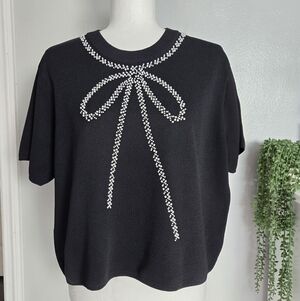 Entro Black Short Sleeve Knit Sweater with Beaded Pearl Bow – Size Large